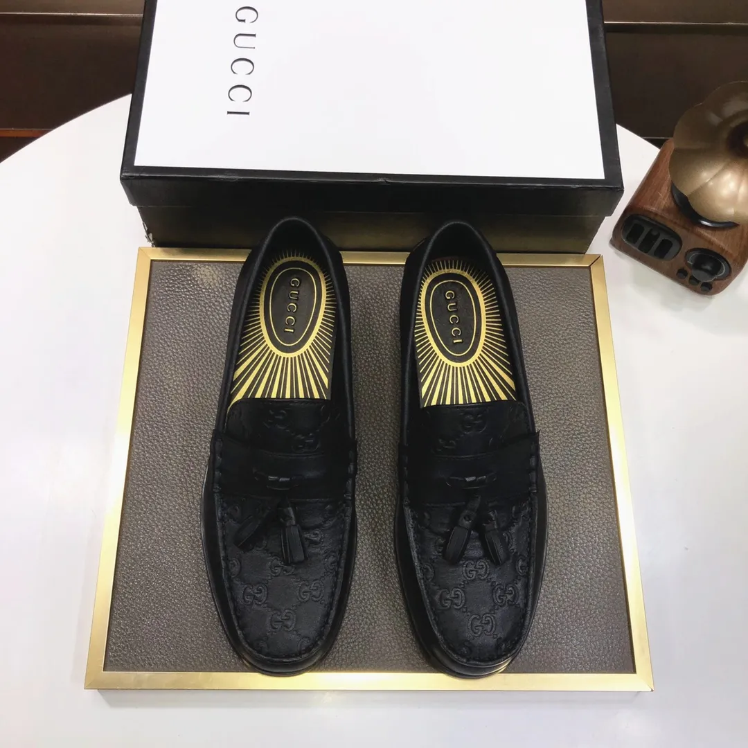 Factory batch 580💰Italy’s top luxury men’s shoe giant (GUCCI) (Gucci) (full cowhide lining) new arrival🍃Original European style🔰 Pleasant to the eye😍In order to make the shoes more durable and non-deformable🌀The production continues to follow traditional methods but there is still no lack of innovation💪Select original cowhide for the leather♻️Smooth, natural and extra bright⭐Made of imported cowhide The rich man’s first choice 38-45 (45 customized)
